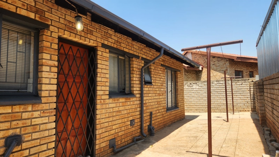 To Let 3 Bedroom Property for Rent in Tlhabane West North West